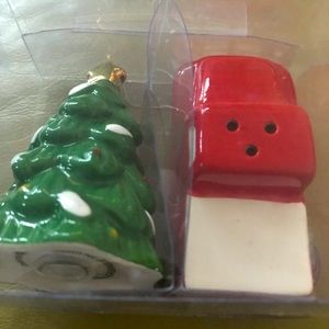 NIB. Christmas Salt and Pepper Shakers. Price dropped but firm!!